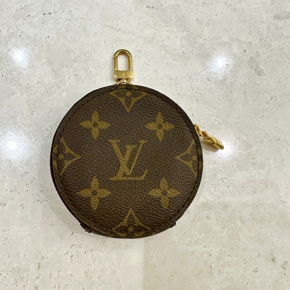 Louis Vuitton Monogram Round Coin Purse - Picture 2 of 7